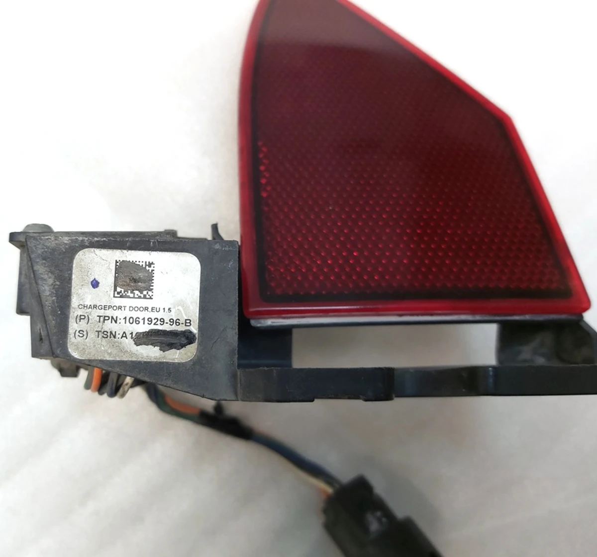 10 Люк порта зарядки с электроприводом EU Tesla model S REST, model X 1061929 1061930