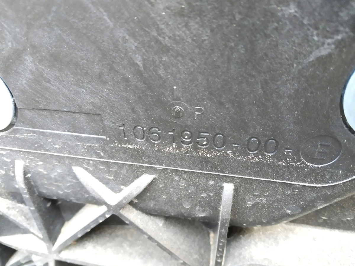 1 Панель радіаторів (телевізор) (пластик) AWD Tesla model S REST 1061950-98-E