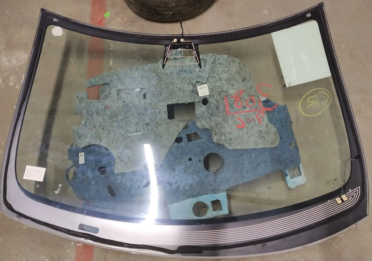 1 Скло лобове АП 2.0 (склоочисник з підігрівом) Tesla model S REST 1061987-01-H