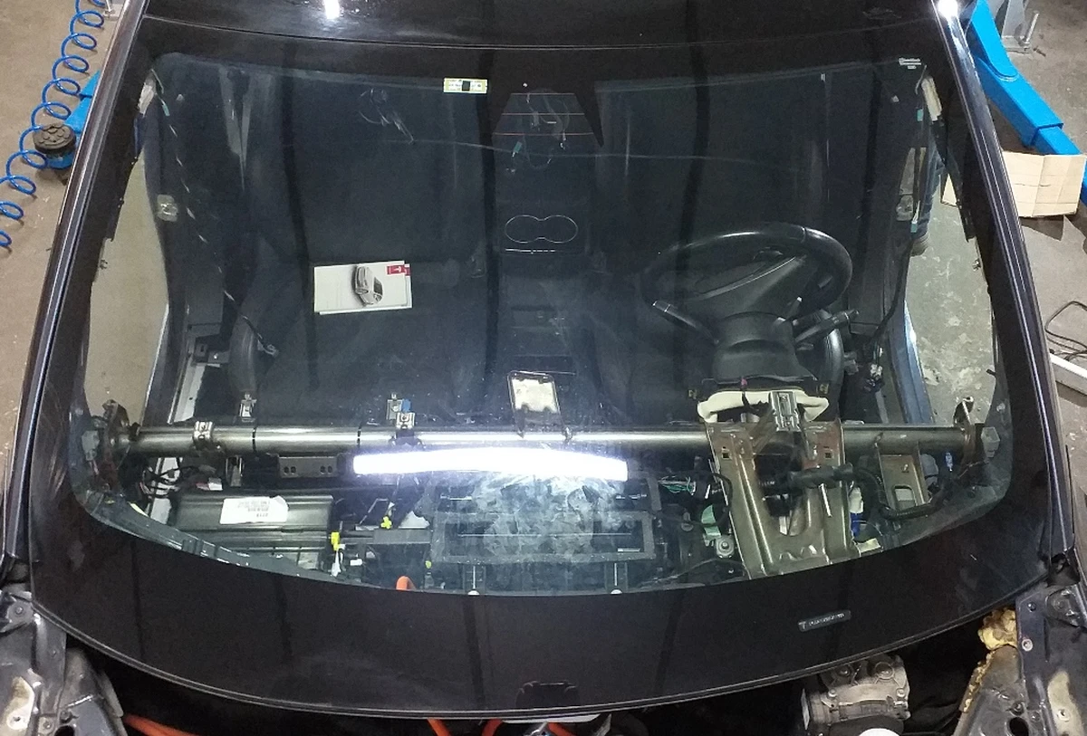 1 Скло лобове АП 2.0 (склоочисник з підігрівом) Tesla model S REST 1061987-01-H