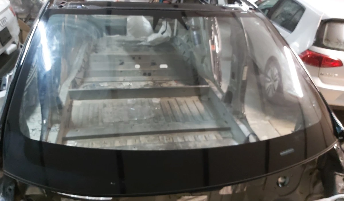 1 Windshield glass AP 2.5 (wiper with heating) Tesla model S REST 1061987-01-J