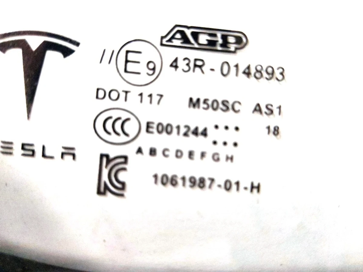 1 Windshield glass AP 2.5 (wiper with heating) Tesla model S REST 1061987-01-J