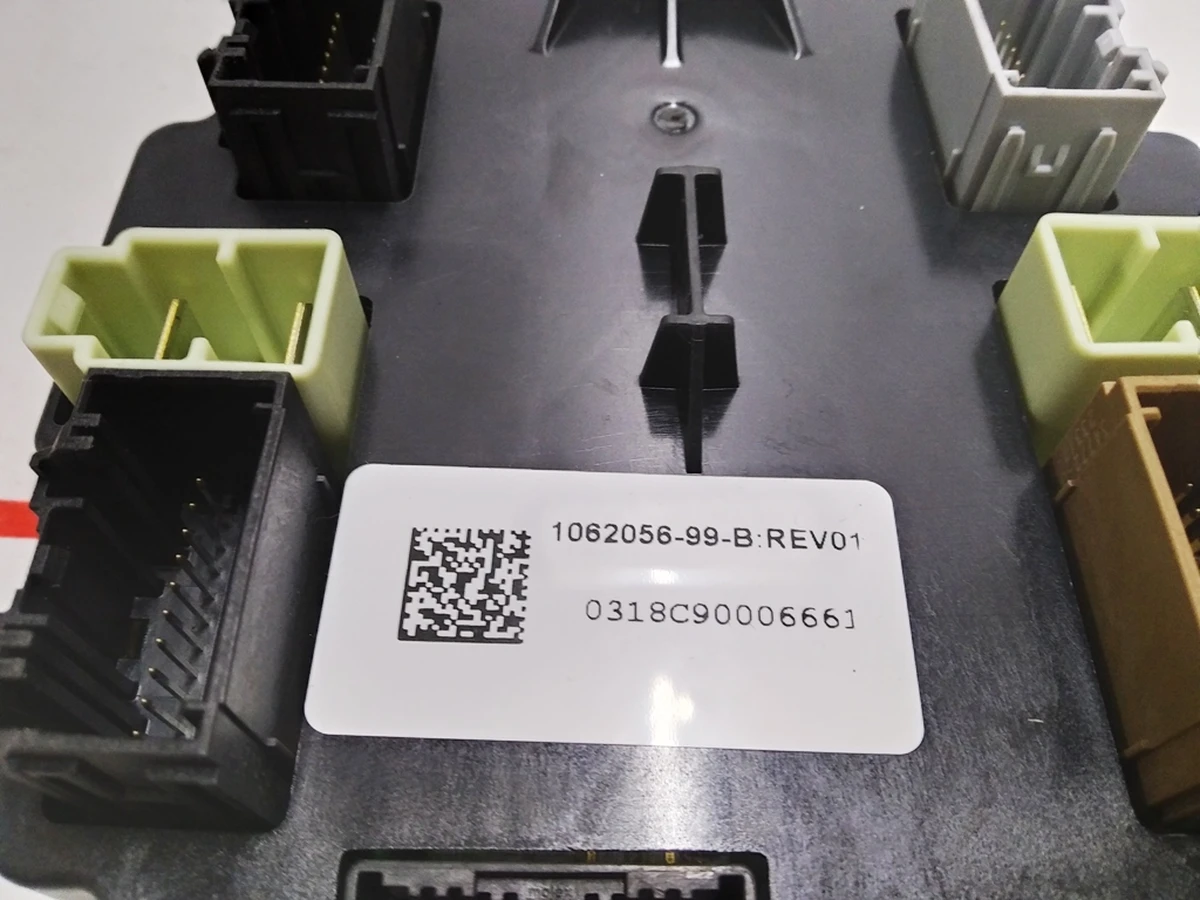 1 Модуль управления двери задней левой/правой Tesla model X 1062056-00-D