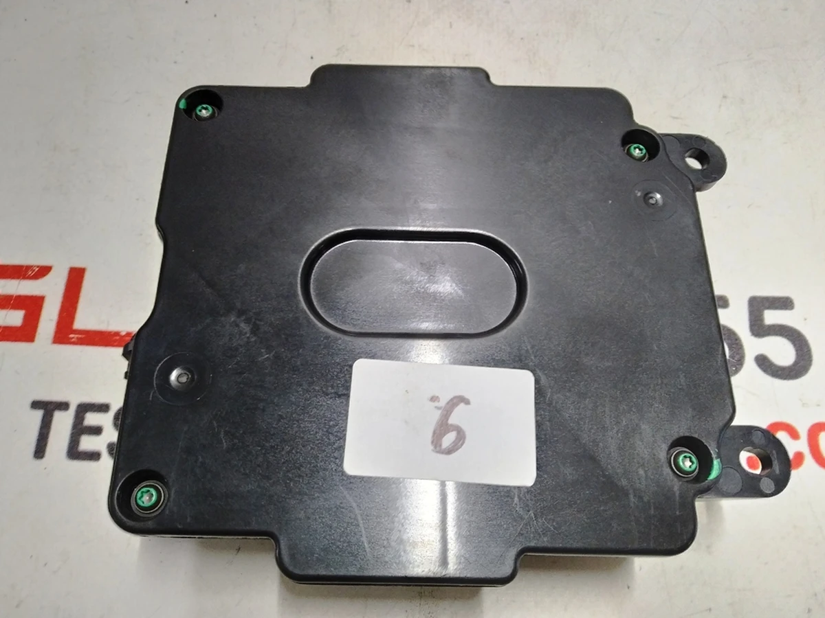 1 Модуль управления двери задней левой/правой Tesla model X 1062056-00-D