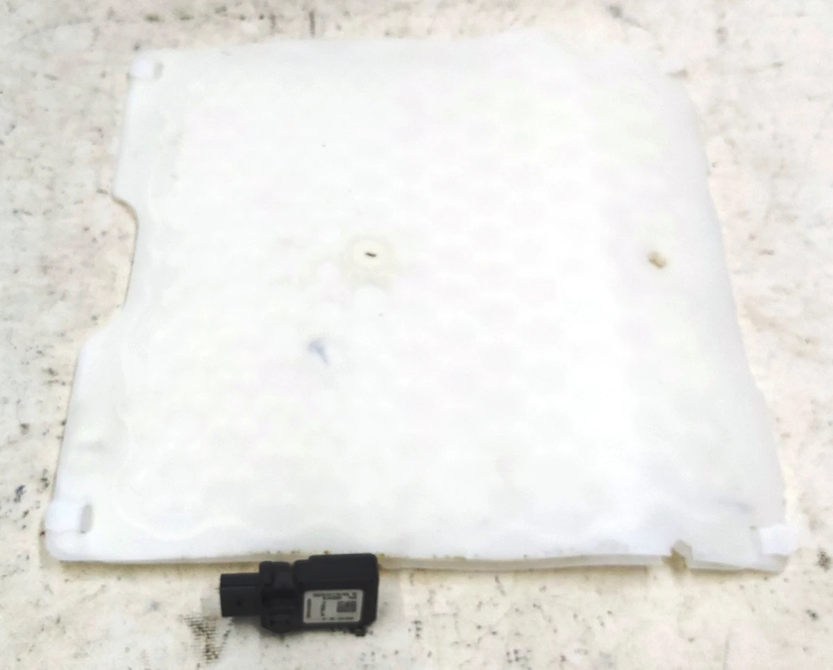 2 Passenger seat presence sensor Tesla model S REST 1062109-00-A