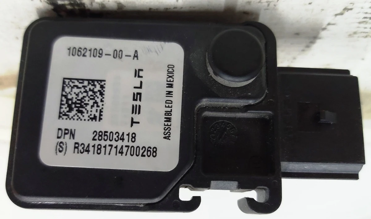 2 Passenger seat presence sensor Tesla model S REST 1062109-00-A