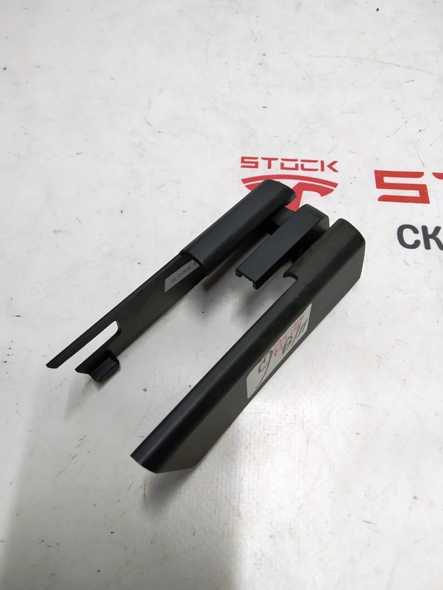 12 Заглушка салазки сидіння передня права водійська Tesla Model X 1062357-00-D