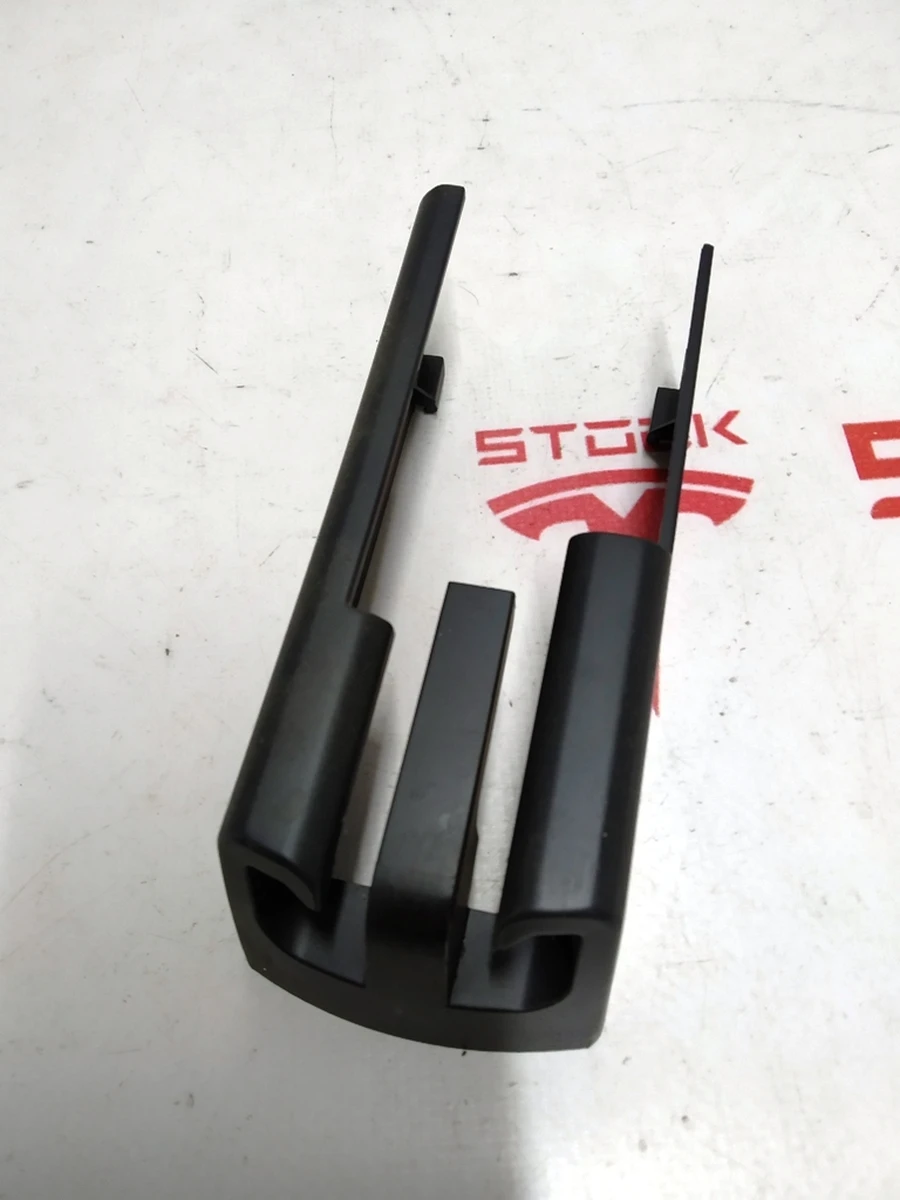 12 Заглушка салазки сидіння передня права водійська Tesla Model X 1062357-00-D