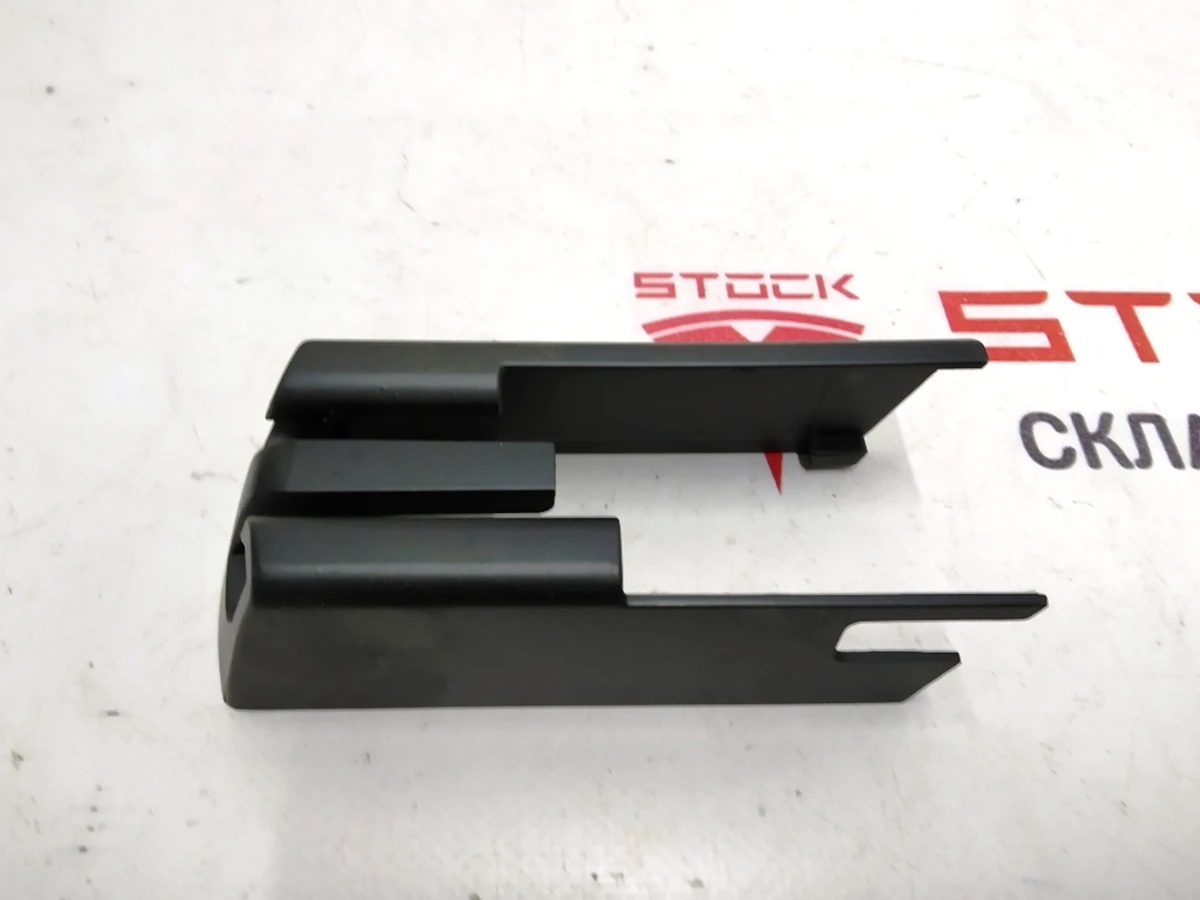 12 Заглушка салазки сидіння передня права водійська Tesla Model X 1062357-00-D