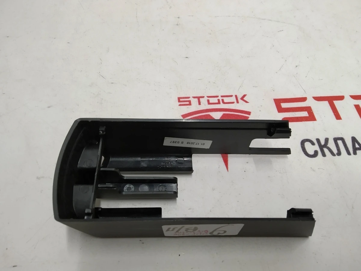 12 1R TRACK CVR LWR FR RHS OTR Tesla Model X 1062357-00-D