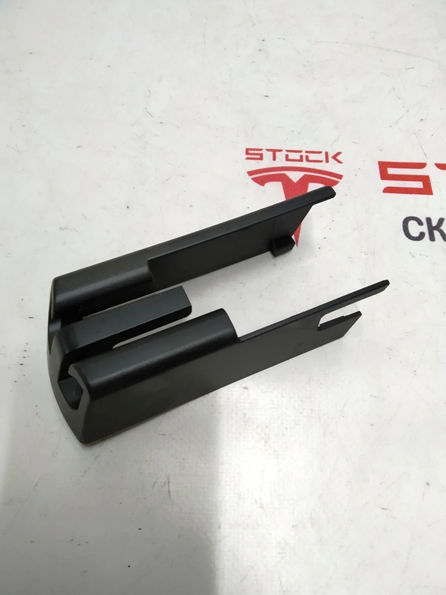 12 Заглушка салазки сидіння передня права водійська Tesla Model X 1062357-00-D