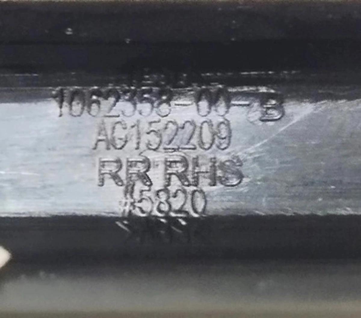 14 Заглушка салазки сидіння задня права водійська/пасажирська Tesla Model X 1062358-00-B