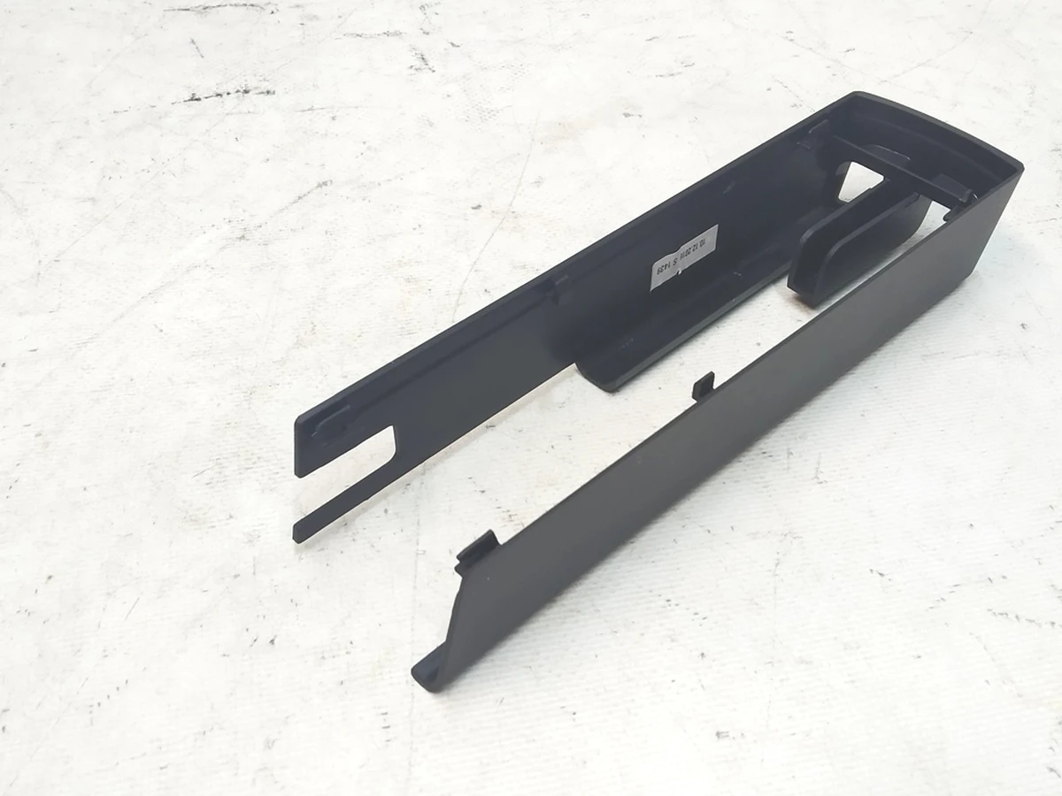 14 Заглушка салазки сидіння задня права водійська/пасажирська Tesla Model X 1062358-00-B