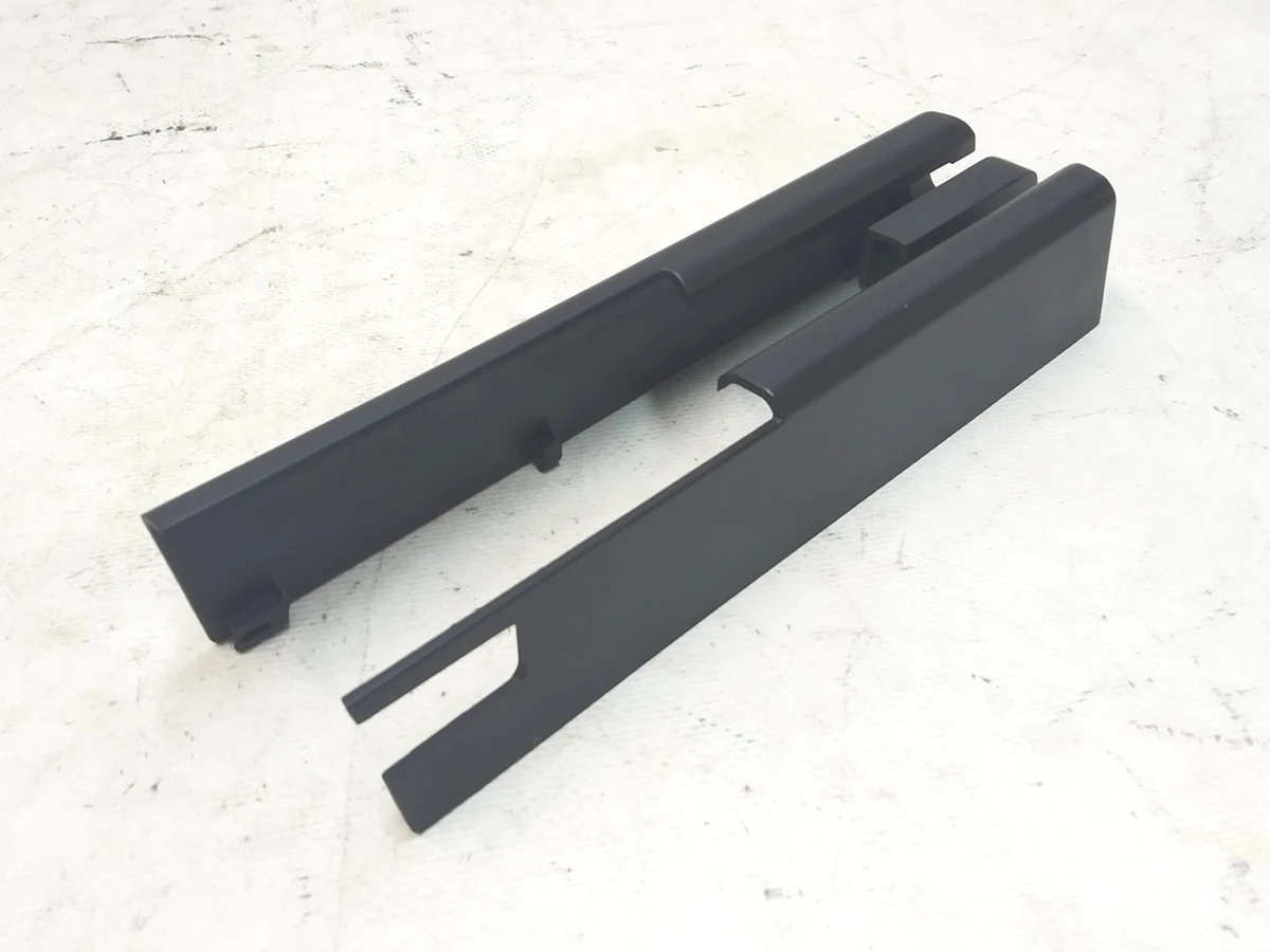 14 Заглушка салазки сидіння задня права водійська/пасажирська Tesla Model X 1062358-00-B