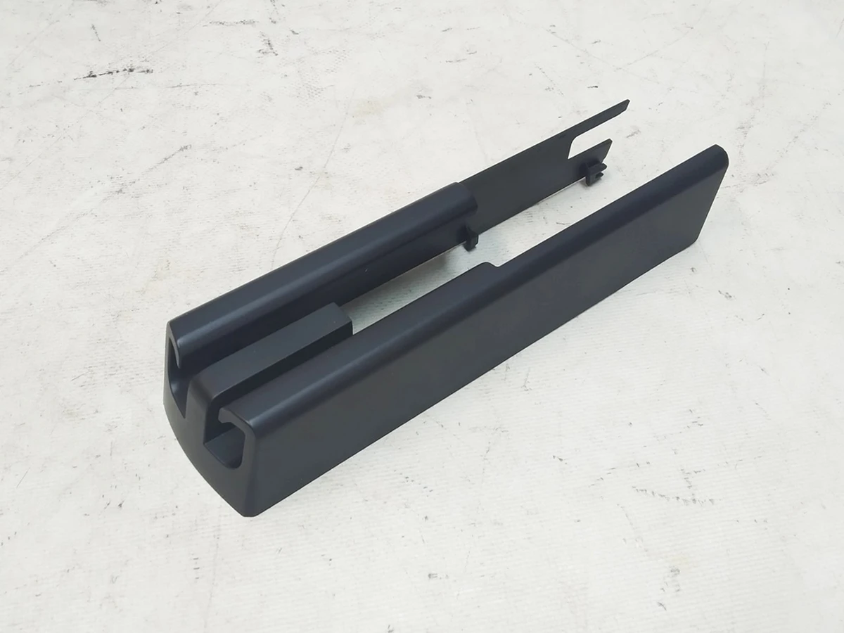 14 Заглушка салазки сидіння задня права водійська/пасажирська Tesla Model X 1062358-00-B