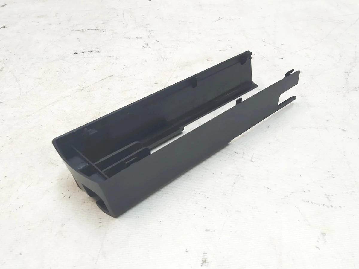 14 Заглушка салазки сидіння задня права водійська/пасажирська Tesla Model X 1062358-00-B