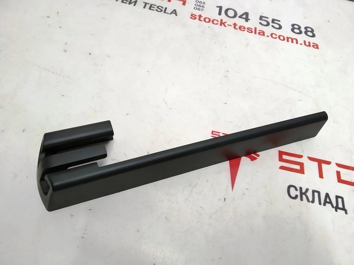 9 Заглушка салазки сиденья передняя левая водительская Tesla model X 1062359-00-E