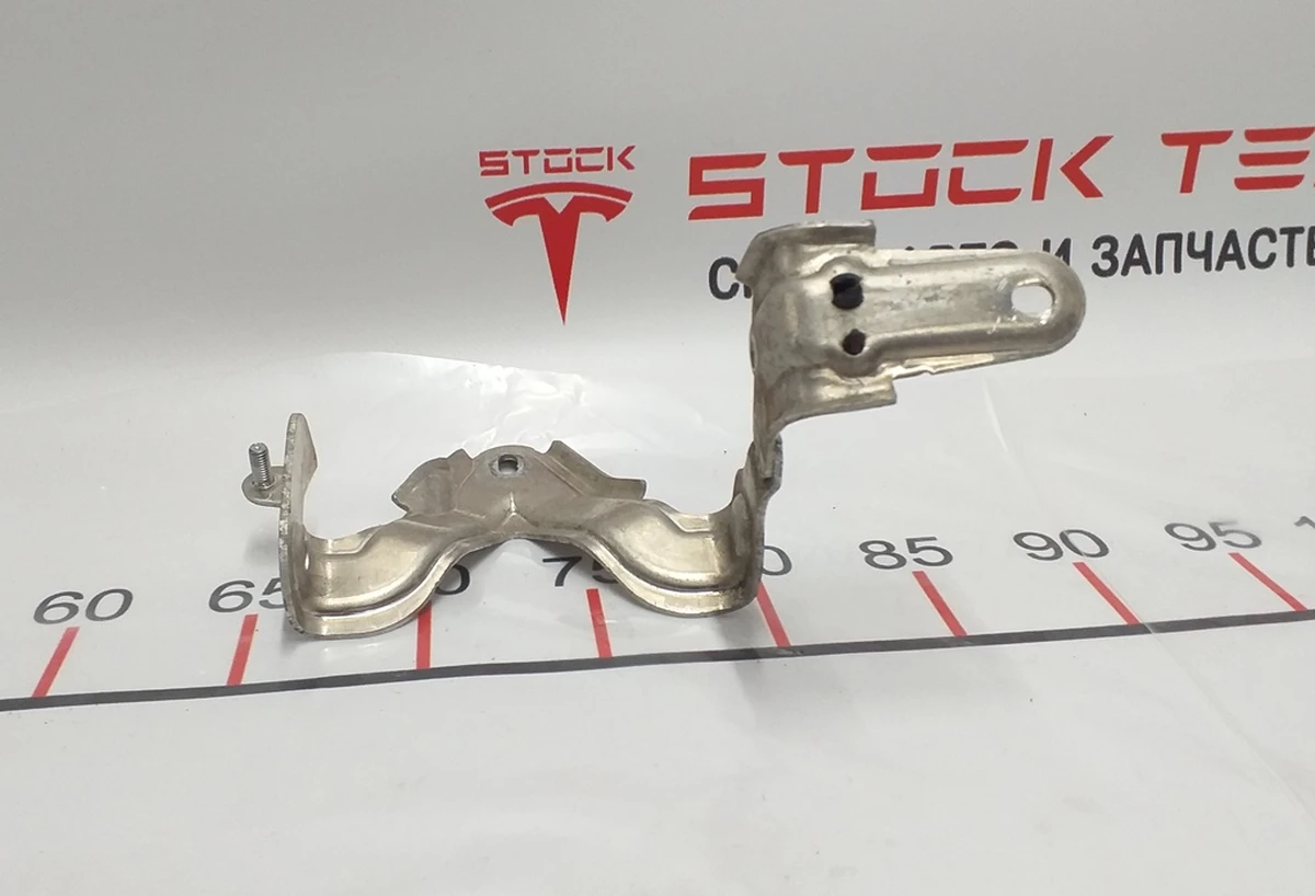 29 Кронштейн обогревателя основной батареи Tesla model X 1062469-00-A