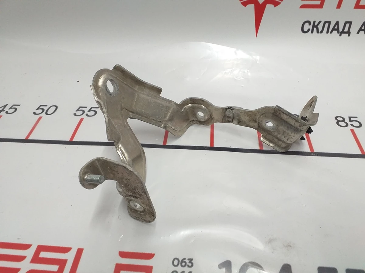 29 Кронштейн обогревателя основной батареи Tesla model X 1062469-00-A