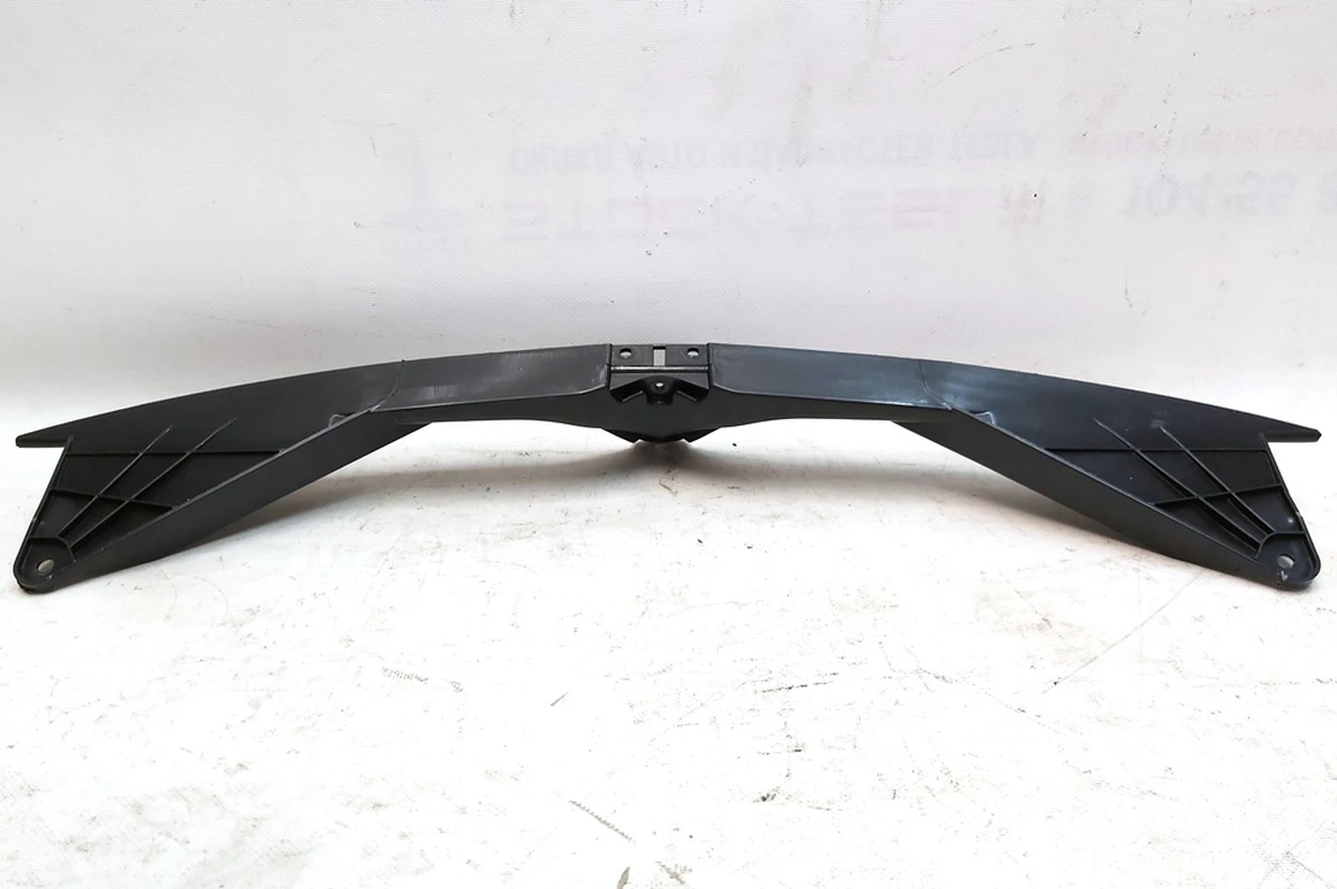 1 Кронштейн накладки V-подібної декоративної переднього гриля хром (птички) Tesla model S REST 1062472-00-F