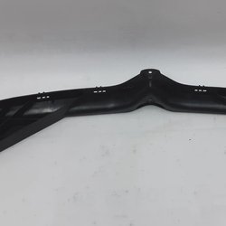 1 Кронштейн накладки V-подібного декоративного переднього гриля хром (пташки) з пошкодженням Tesla model S REST 1062472-00-F