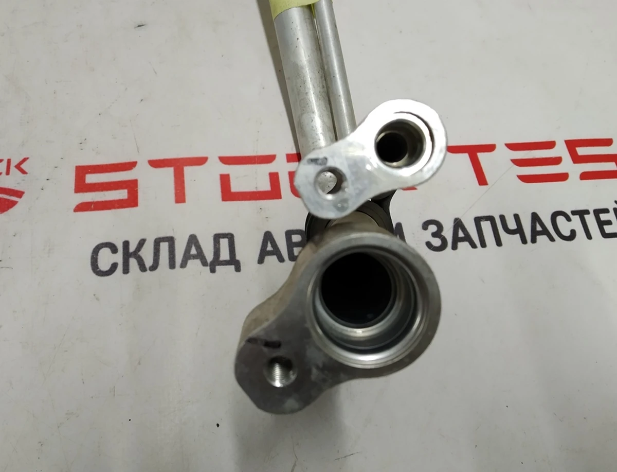 6 Трубопровід системи кондиціювання Т-подібний AWD Tesla model S REST 1062583-00-С