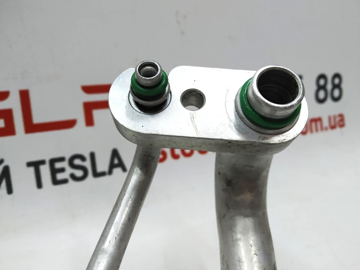 6 Трубопровод системы кондиционирования Т-образный AWD с повреждением Tesla model S REST 1062583-00-С