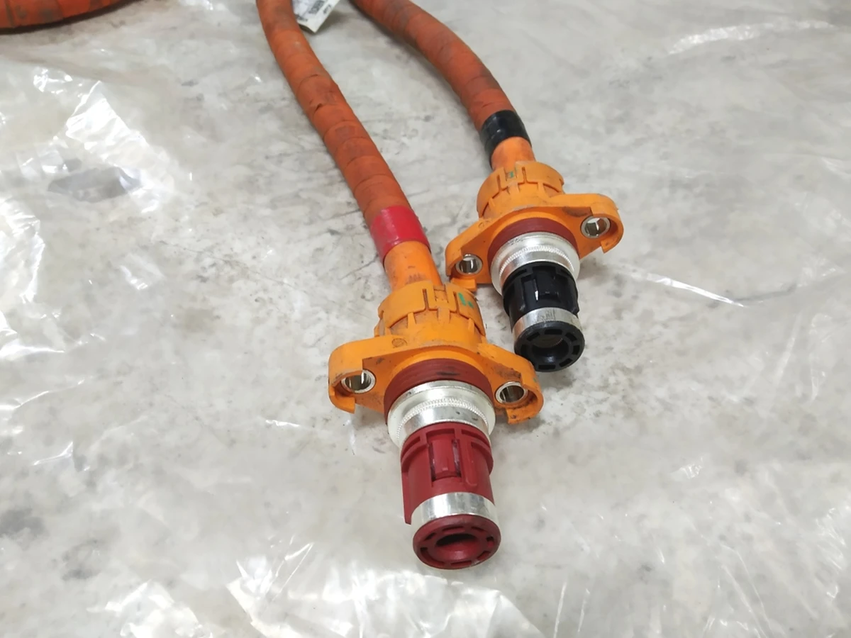 1 Сплиттер с проводами высоковольтными в сборе (с повреждением) Tesla model S REST 1507386-15-B