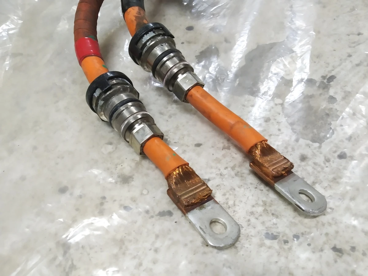 1 Сплиттер с проводами высоковольтными в сборе (с повреждением) Tesla model S REST 1507386-15-B