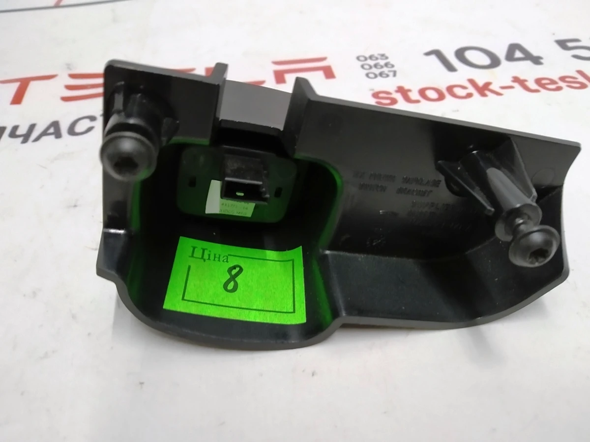 5 Кронштейн кнопки аварійного відкриття капота Tesla model X 1062771-00-A