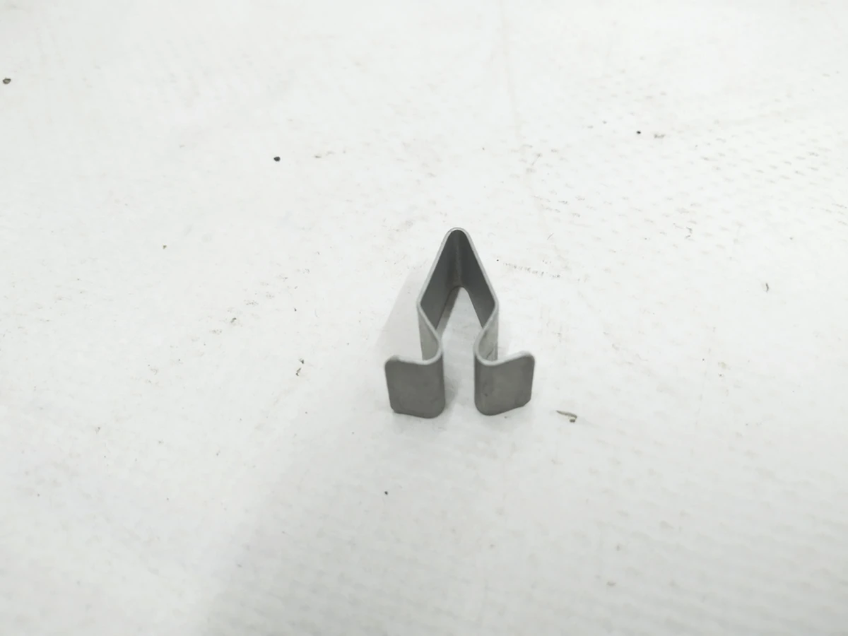 8 Кліпса облицювання двері задньої 4.8x15 HOLE, 6.5x15 Tesla model X 1062986-00-A