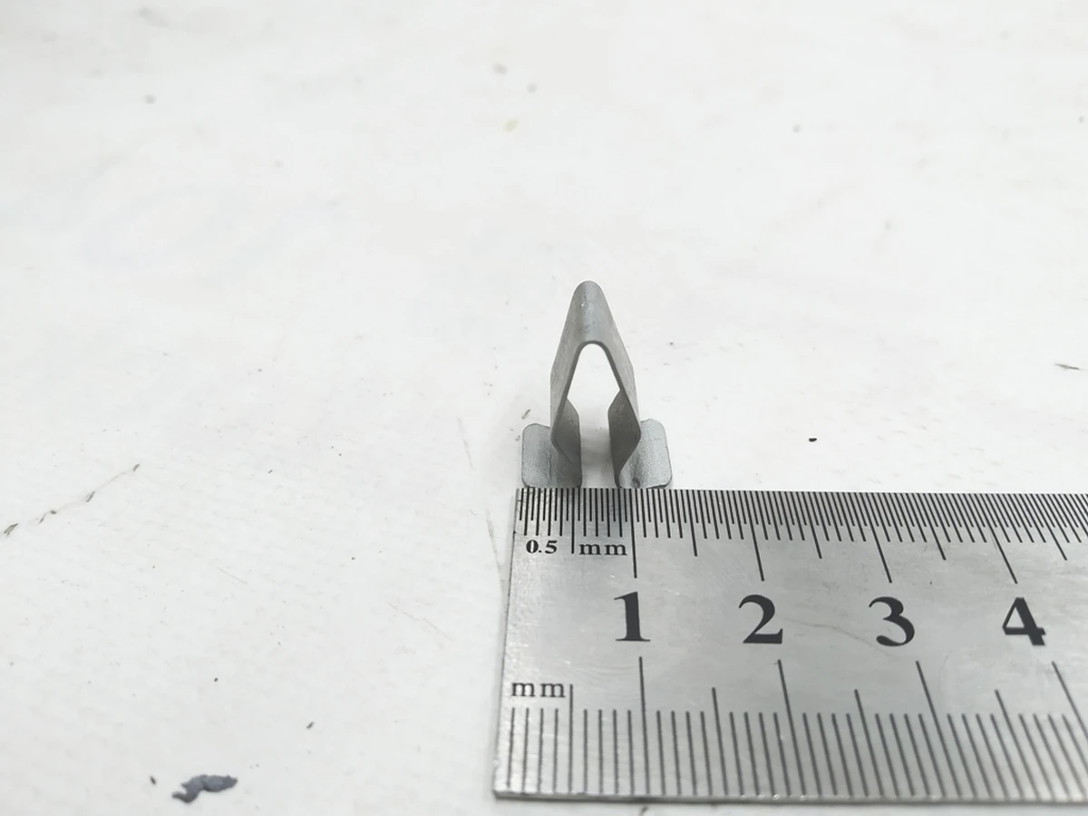 8 Кліпса облицювання двері задньої 4.8x15 HOLE, 6.5x15 Tesla model X 1062986-00-A