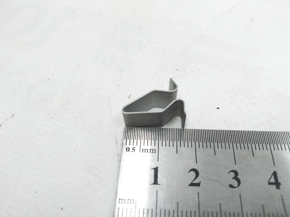 8 Кліпса облицювання двері задньої 4.8x15 HOLE, 6.5x15 Tesla model X 1062986-00-A