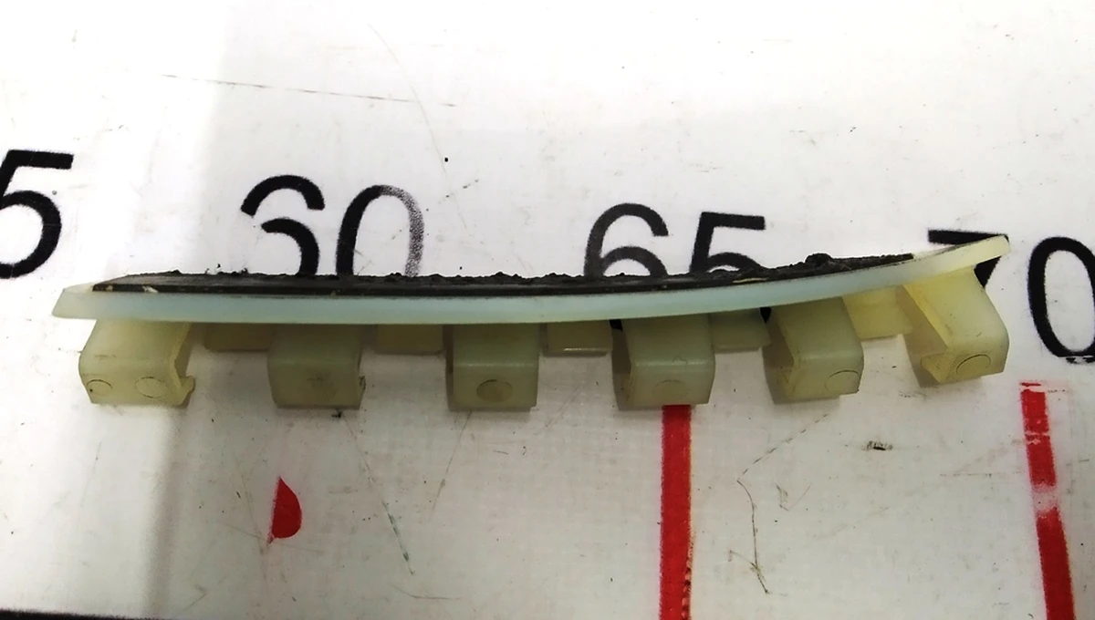 12 Кронштейн накладки панелі двірників правої гумової Tesla model X 1063007-00-C