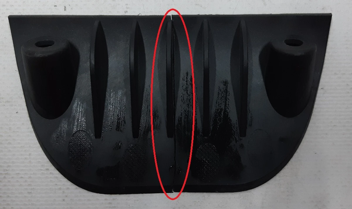 3 Пластина закрытия бокса подкапотного пространства (с повреждением) Tesla model S REST 1063054-00-B