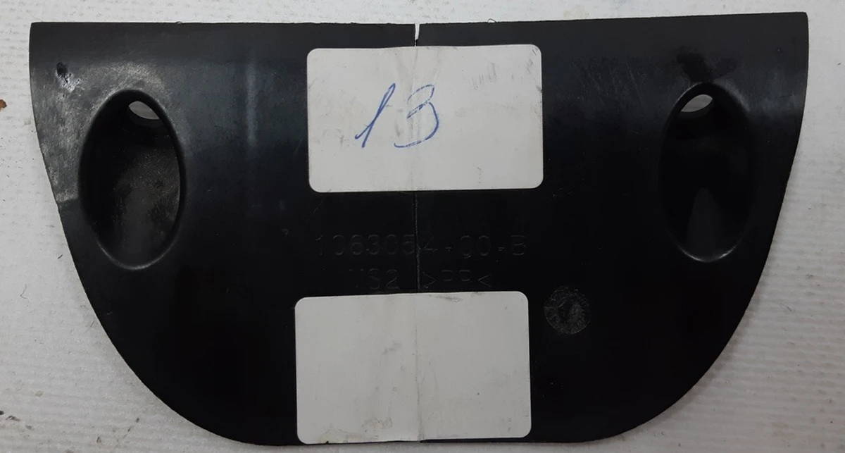 3 Пластина закрытия бокса подкапотного пространства (с повреждением) Tesla model S REST 1063054-00-B