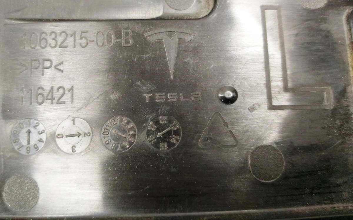 6 Крышка корпуса механизма ручки наружной задней левой GEN 2.0 Tesla model S REST 1063215-00-B