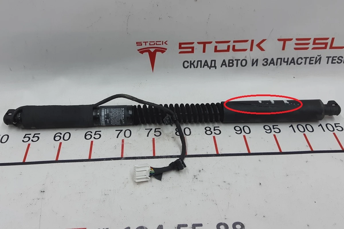 22 Амортизатор (привід електричний) дверей задніх LH FRT/RH RR з пошкодженням Tesla model X 1063440-01-F