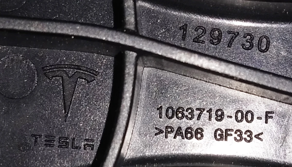 18 Корпус радіального ультразвукового датчика правих задніх дверей Tesla model X 1075448-00-C