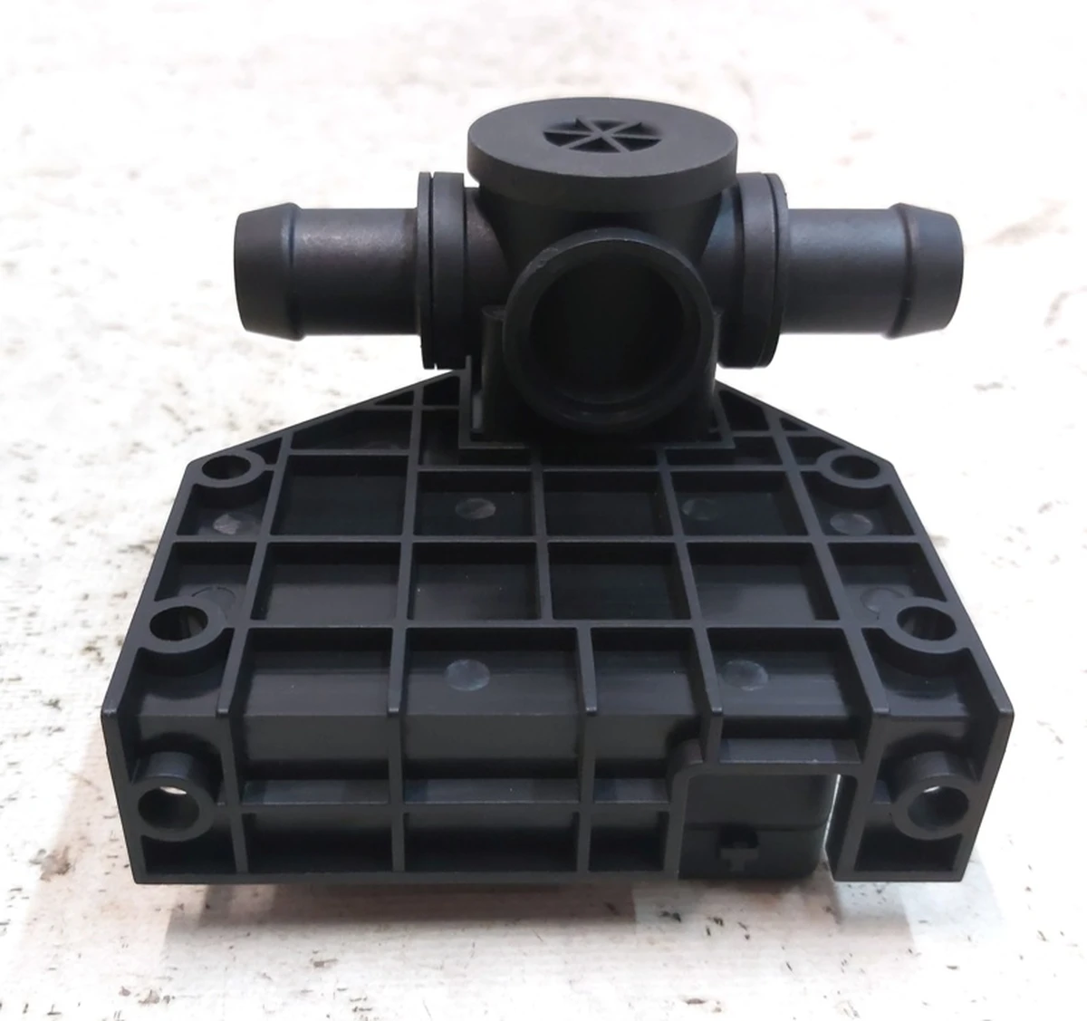 8 Клапан тройной Tesla Model X 1064225-00-E