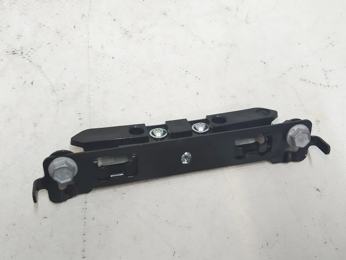 Кронштейн демпфер (отбойник) верхней панели задних дверей Tesla Model X 1064246-00-D