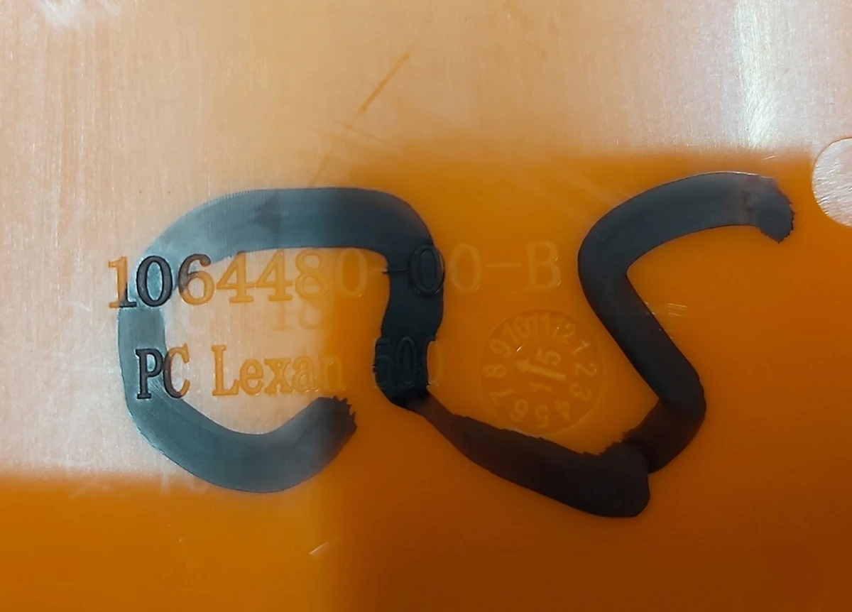 27 Кришка запобіжників основної батареї з інформаційною панеллю Tesla model REST model X 1067110-00