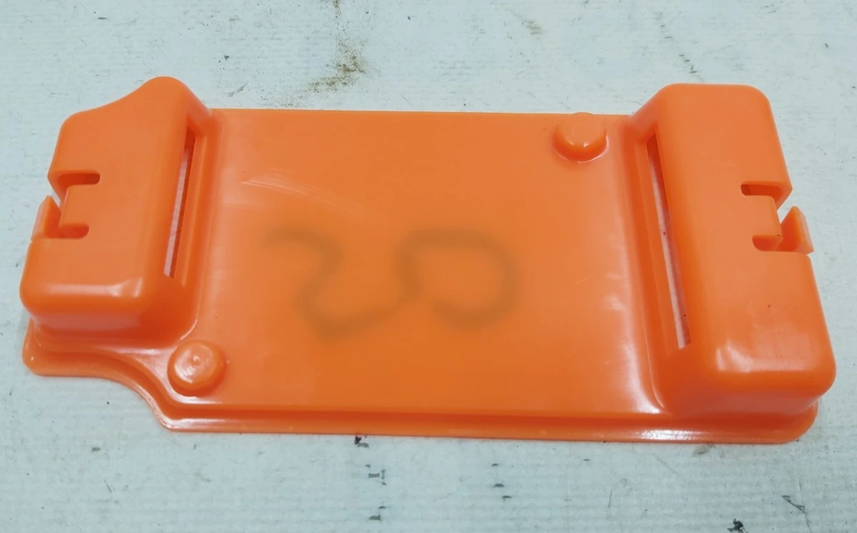 27 Кришка запобіжників основної батареї з інформаційною панеллю Tesla model REST model X 1067110-00