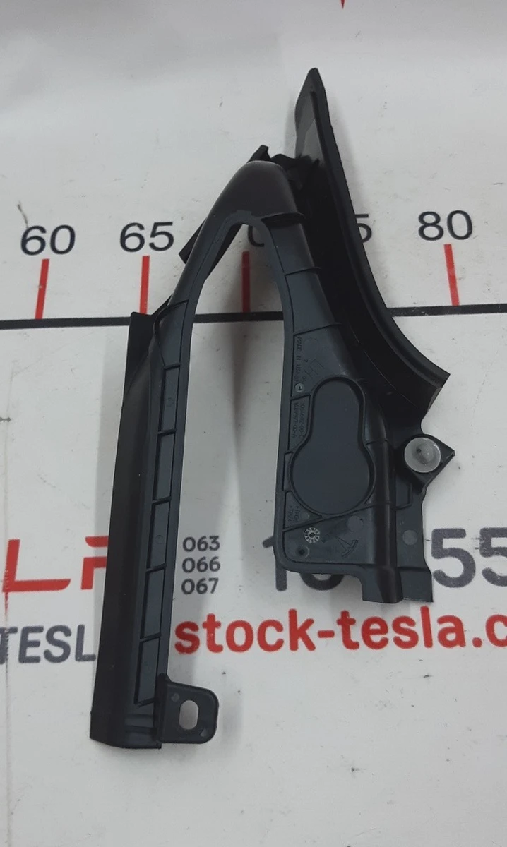 8 Накладка панелі двірників ліва гумова Tesla Model X 1064602-00-C