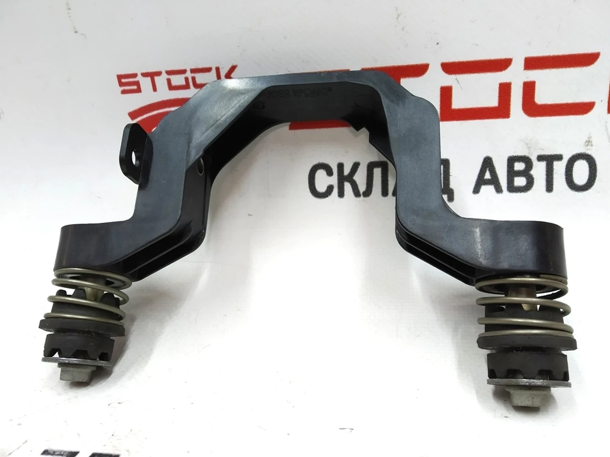 3 Кронштейн компрессора (пластик) верхний прижимной в сборе с крепежом-амортизатором Tesla model S REST 1064674-00-B