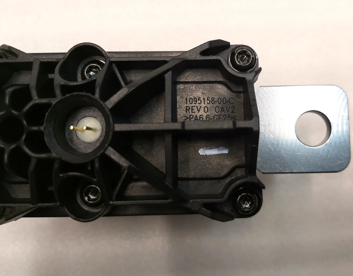 21 HIGH VOLTAGE BATTERY - PYROTECHNIC DISCONNECT - ASSEMBLY Tesla model 3, model 3 Jan 2024, model Y 1064689-00-J