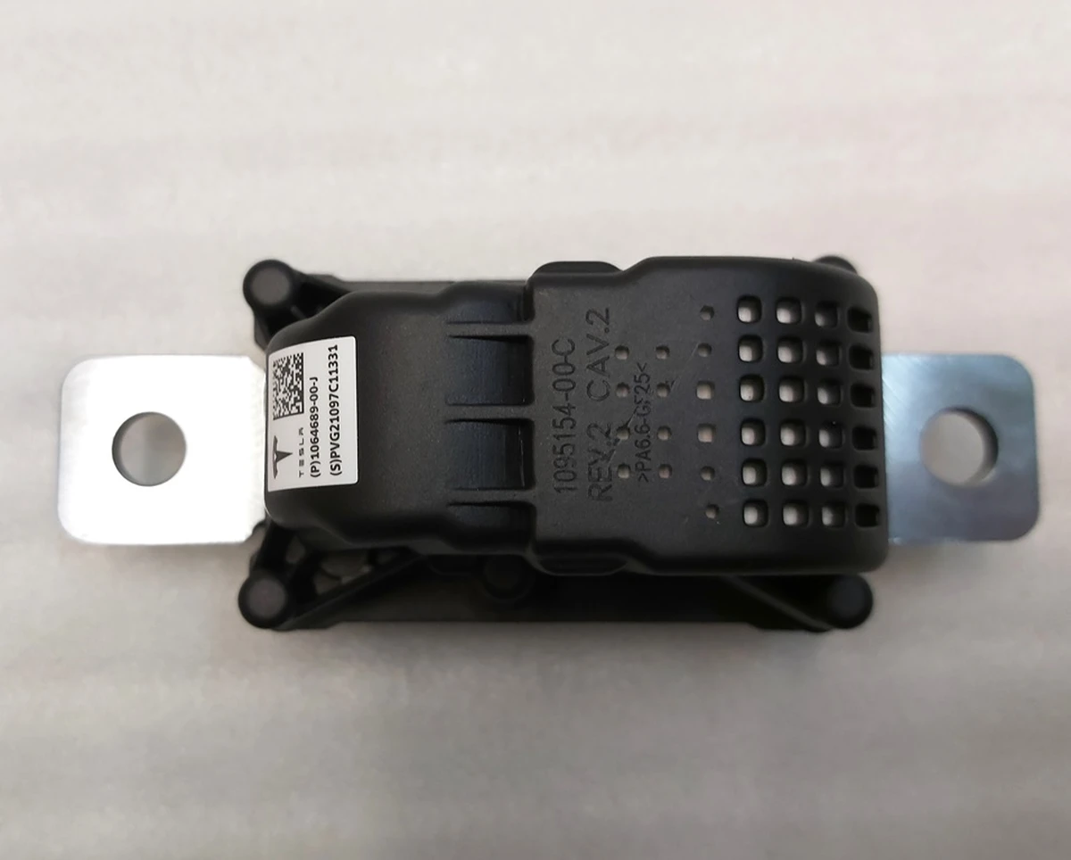 21 HIGH VOLTAGE BATTERY - PYROTECHNIC DISCONNECT - ASSEMBLY Tesla model 3, model 3 Jan 2024, model Y 1064689-00-J