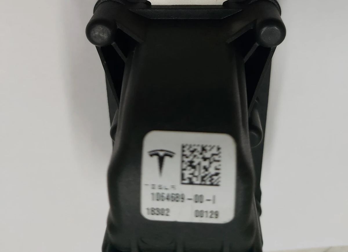 DISCONNECT,BATTERY,PYRO Tesla model 3 model Y 1064689-00-J