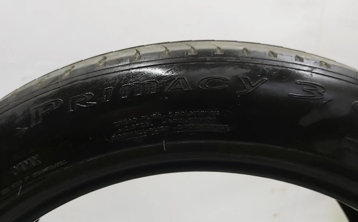 1 Шина 245/45R19 98Y MICHELIN PRIMACY 3 (4,2 мм) с повреждением Tesla model S 1065205-00-A