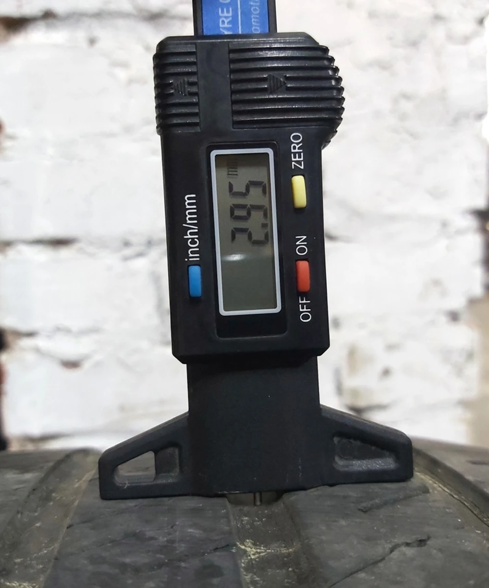 1 Tire 245/45R19 MICHELIN PRIMACY MXM4 (3.60 mm) damaged Tesla model S 1065205-00-A